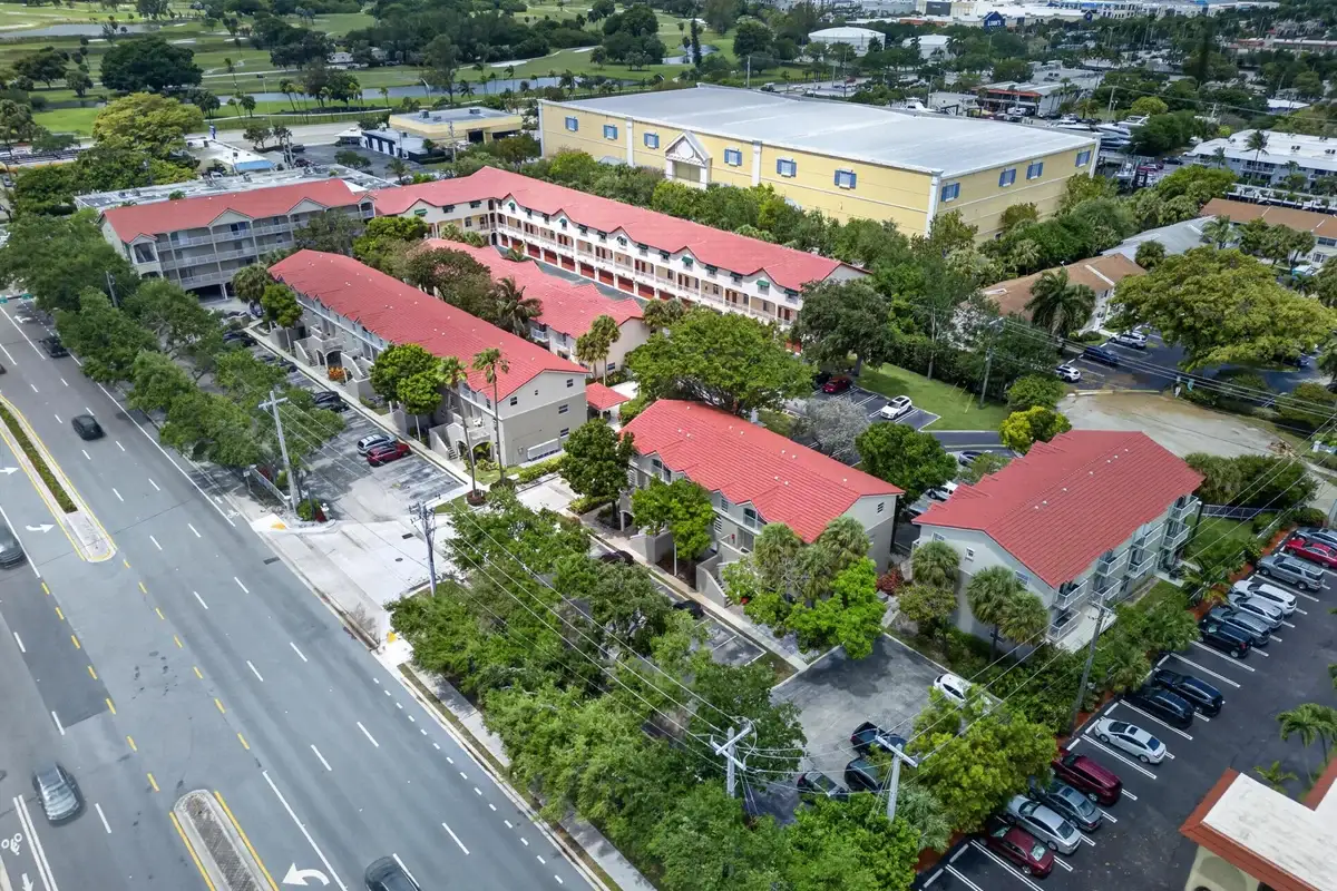 2501 NE 14th St #301, Pompano Beach: photo 1 of 37