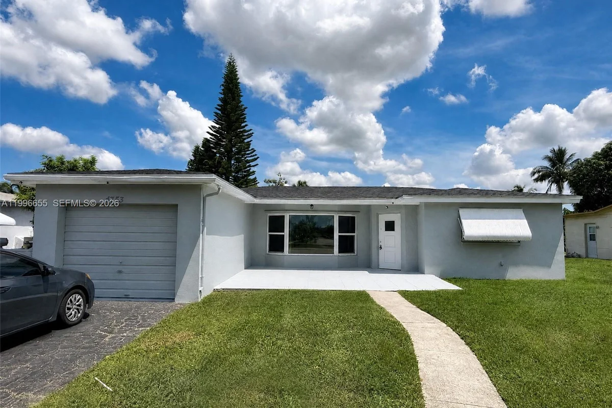 4753 NW 41st St, Lauderdale Lakes: photo 1 of 22