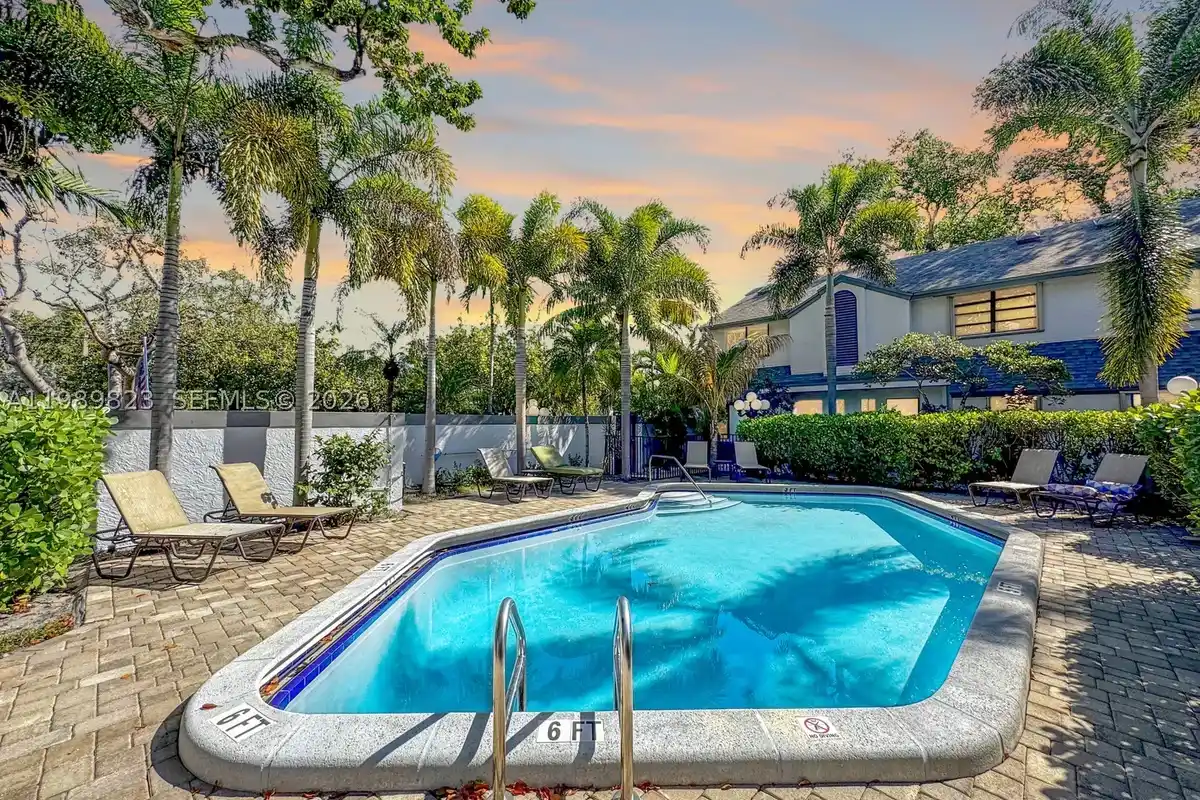 700 SE 14th St #G, Fort Lauderdale: photo 1 of 48