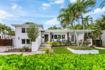 1455 NE 4th Ave, Boca Raton: photo 1 of 29