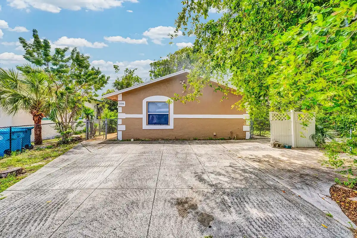 336 NE 12th Ave, Boynton Beach: photo 1 of 35