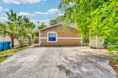 336 NE 12th Ave, Boynton Beach: photo 1 of 35