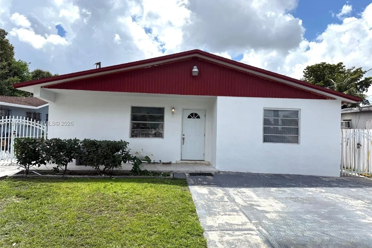 3066 NW 28th St, Miami: photo 1 of 27