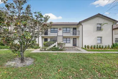 7633 Tahiti Ln #101, Lake Worth: photo 1 of 26