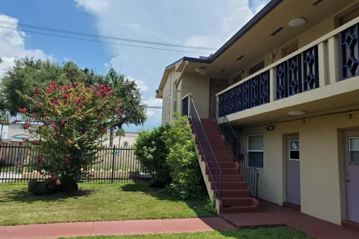 3901 SW 78th Ct #221, Miami: photo 1 of 13