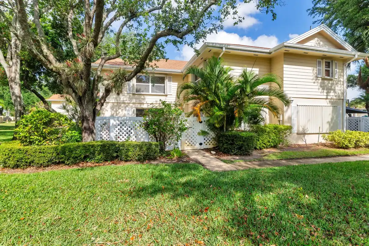 8142 Bridgewater Ct #42c, Lake Clarke Shores: photo 1 of 19