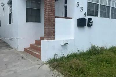 634 SW 10th Ave, Miami: photo 1 of 18