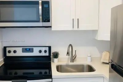 7904 West Dr #109, North Bay Village: photo 1 of 12