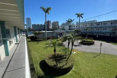 3923 NE 166th St #N208, North Miami Beach: photo 1 of 16