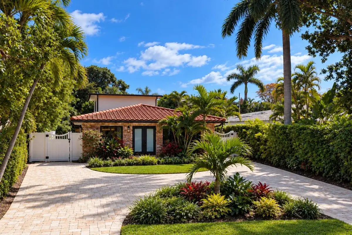 702 S Atlantic Dr, Lantana: photo 1 of 33