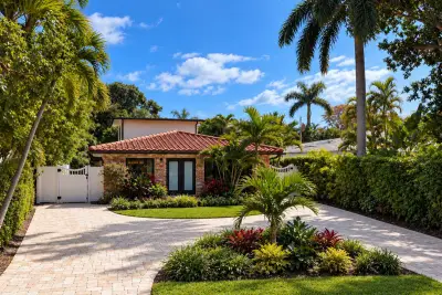 702 S Atlantic Dr, Lantana: photo 1 of 33