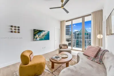 2678 Tigertail Ave #1505, Miami: photo 1 of 19