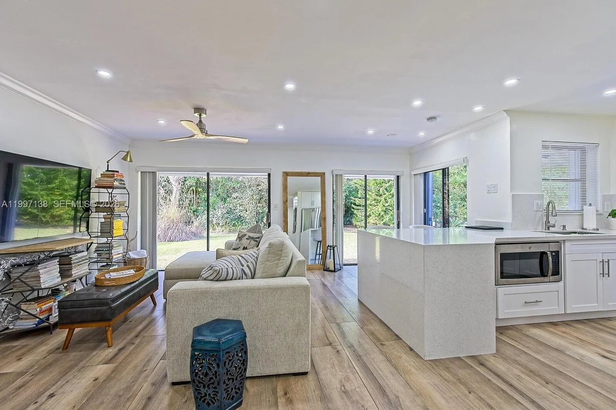 10900 SW 124th Rd, Miami: photo 1 of 22