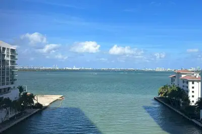 460 NE 28th St #705, Miami: photo 1 of 12