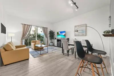 804 E Windward Way #122, Lantana: photo 1 of 23