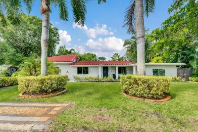 2633 NE 3rd Ave, Wilton Manors: photo 1 of 55