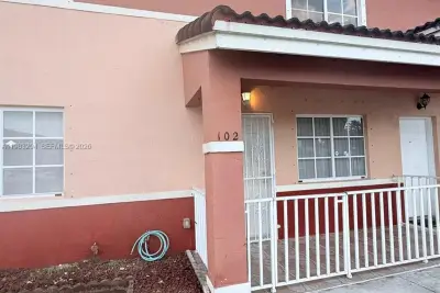 6801 W 36th Ave #102, Hialeah: photo 1 of 9