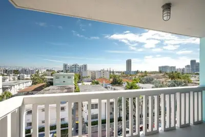 7620 Carlyle Ave #606, Miami Beach: photo 1 of 30