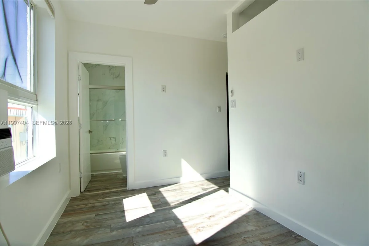 1036 SW 5th St #12, Miami: photo 1 of 19