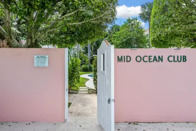 134 Peruvian Ave #104, Palm Beach: photo 1 of 20