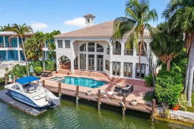 2406 Barcelona Dr, Fort Lauderdale: photo 1 of 101