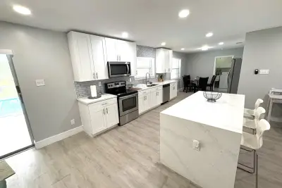 1401 NW 75th Ter, Plantation: photo 1 of 35