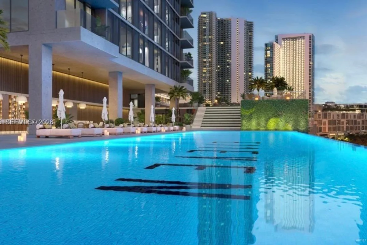 20 NE 11 St #3301, Miami: photo 1 of 9