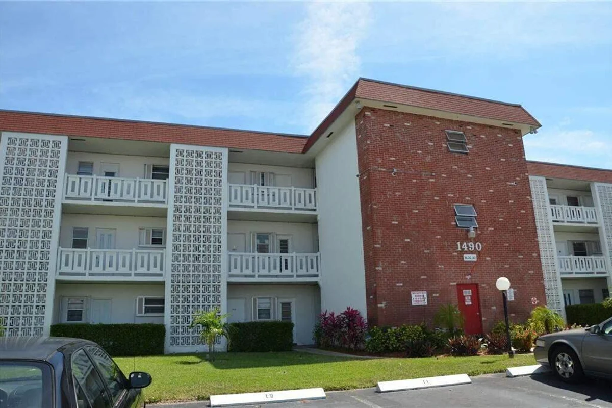 1490 NW 43rd Ave #208, Lauderhill: photo 1 of 5