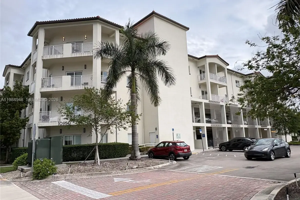 10950 NW 82nd St #319, Doral: photo 1 of 42