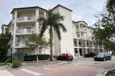 10950 NW 82nd St #319, Doral: photo 1 of 42
