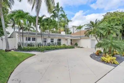 411 Poinciana Dr, Fort Lauderdale: photo 1 of 44