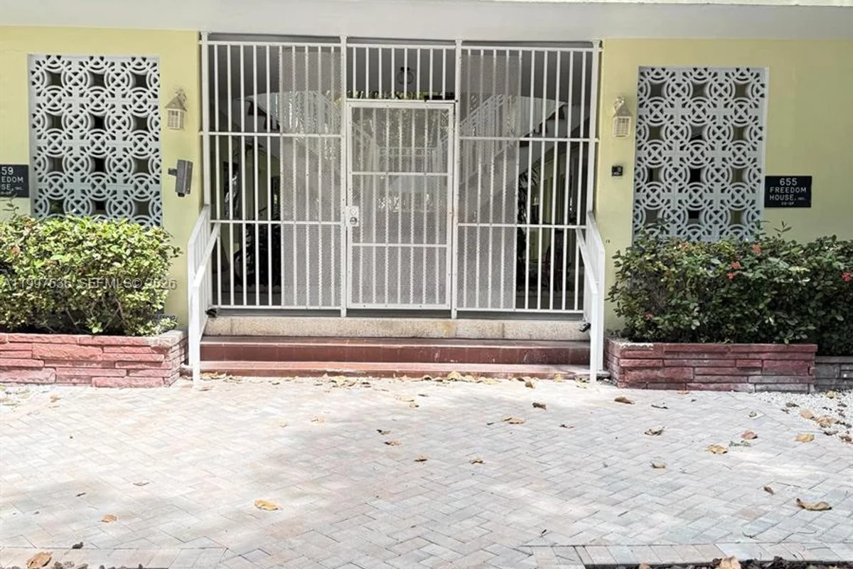655 Meridian Ave #2, Miami Beach: photo 1 of 20