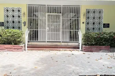 655 Meridian Ave #2, Miami Beach: photo 1 of 20