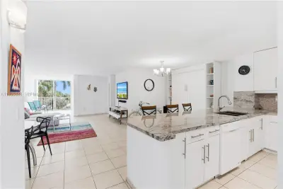 6450 Collins Ave #204, Miami Beach: photo 1 of 38