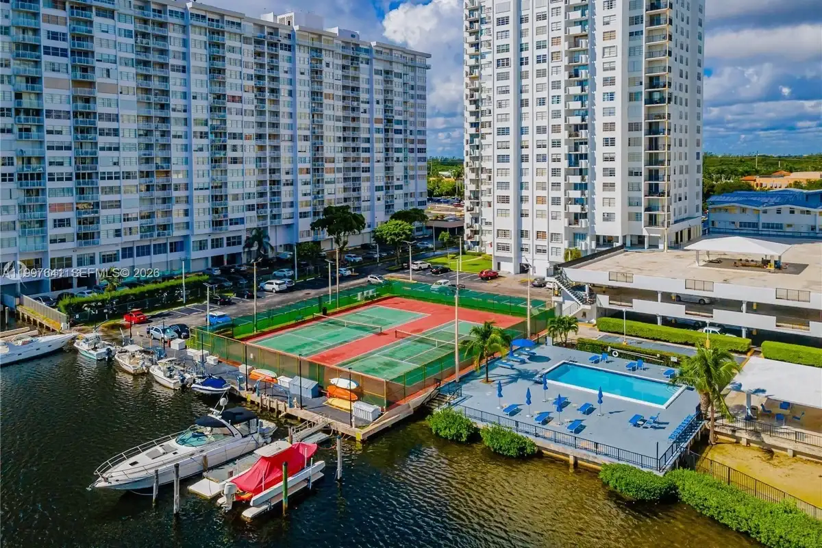 2750 NE 183rd St #801, Aventura: photo 1 of 31