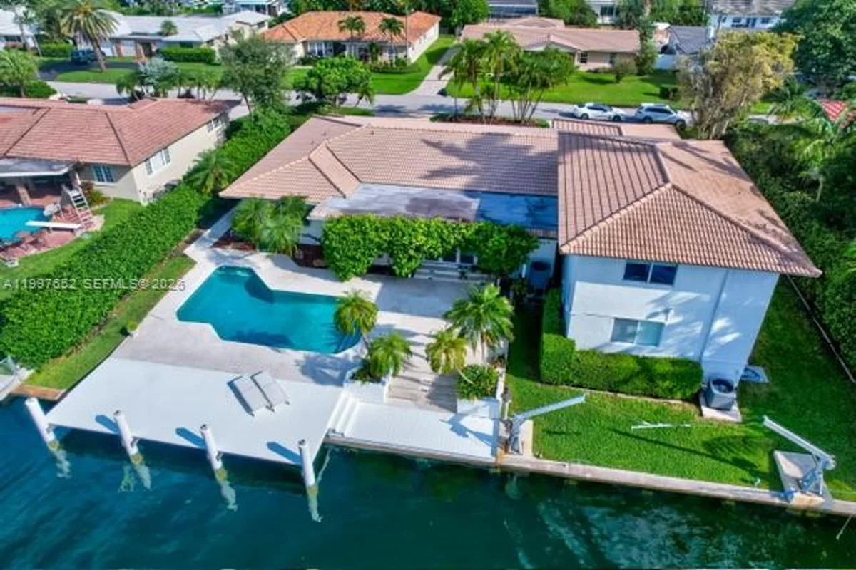 1400 NE 103rd St, Miami Shores: photo 1 of 10