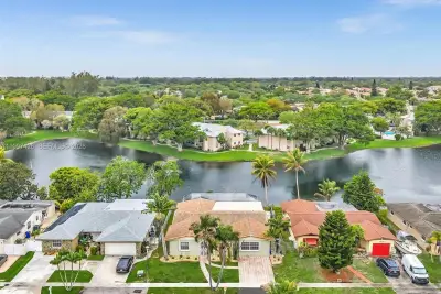 1900 NW 95th Ave, Pembroke Pines: photo 1 of 35