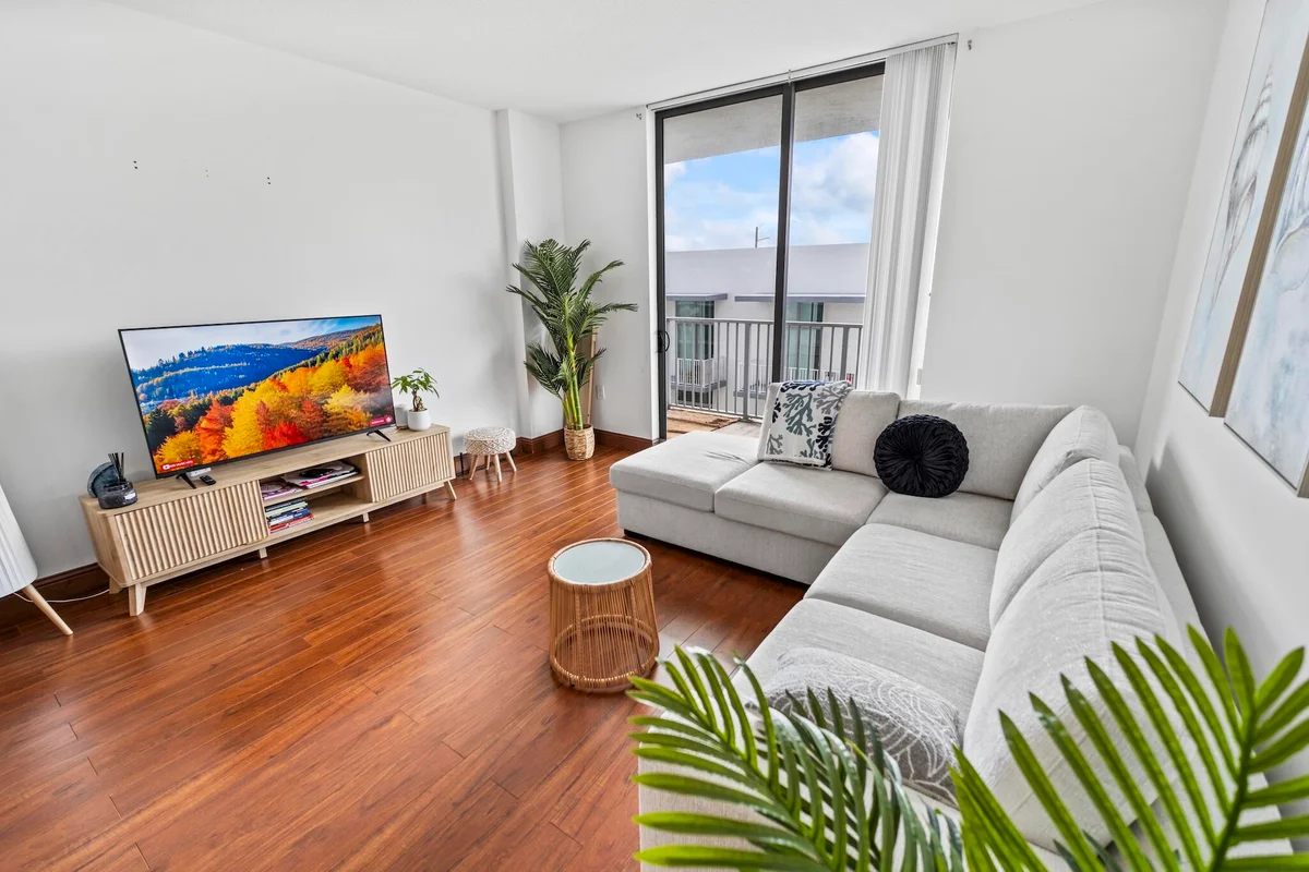 140 S Dixie Hwy #533, Hollywood: photo 1 of 35