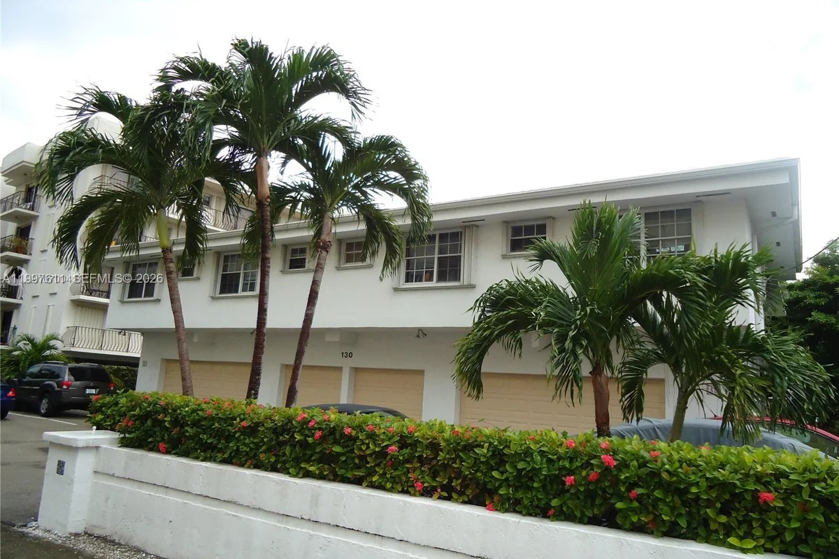 Condo in Hallandale Beach: photo 1 of 8