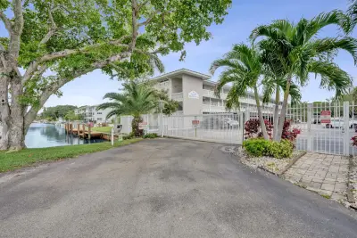 900 SW 12th St #100, Fort Lauderdale: photo 1 of 38