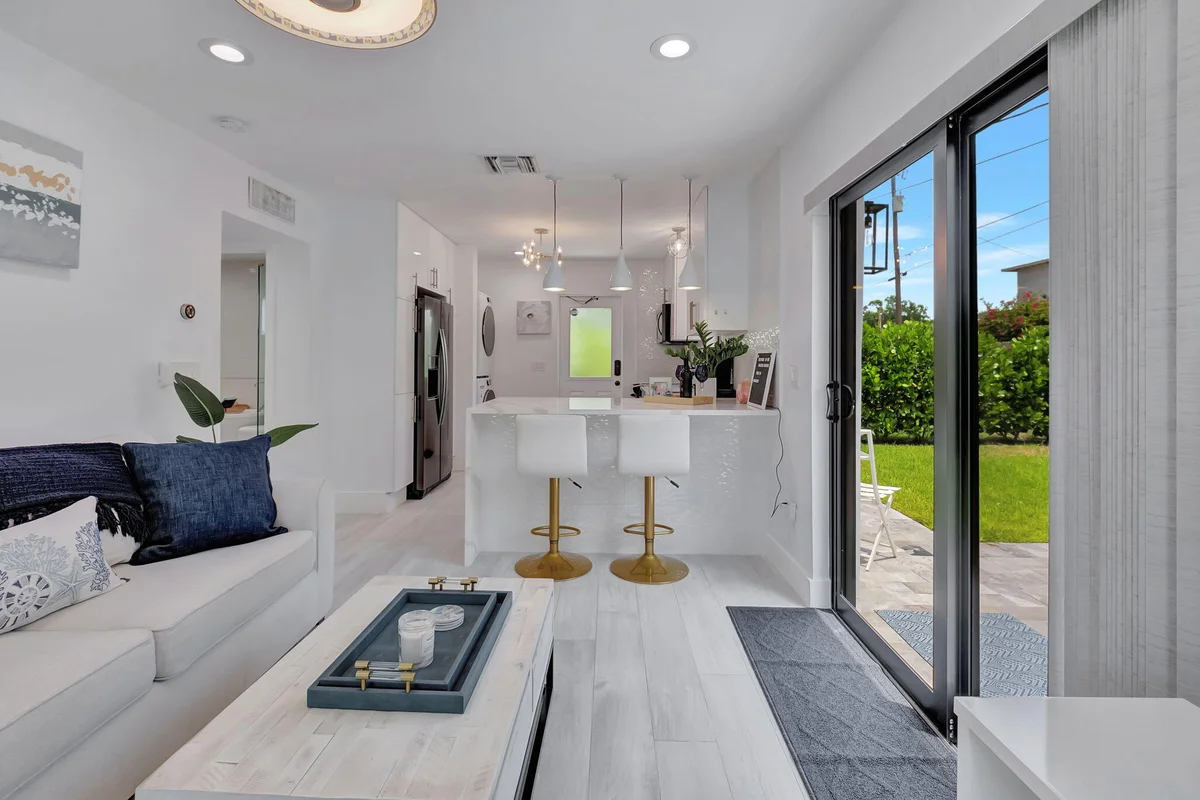 201 SE 7th St, Delray Beach: photo 1 of 31