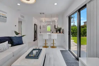 201 SE 7th St, Delray Beach: photo 1 of 31