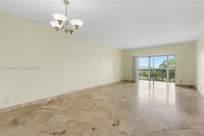 4200 Hillcrest Dr #408, Hollywood: photo 1 of 36