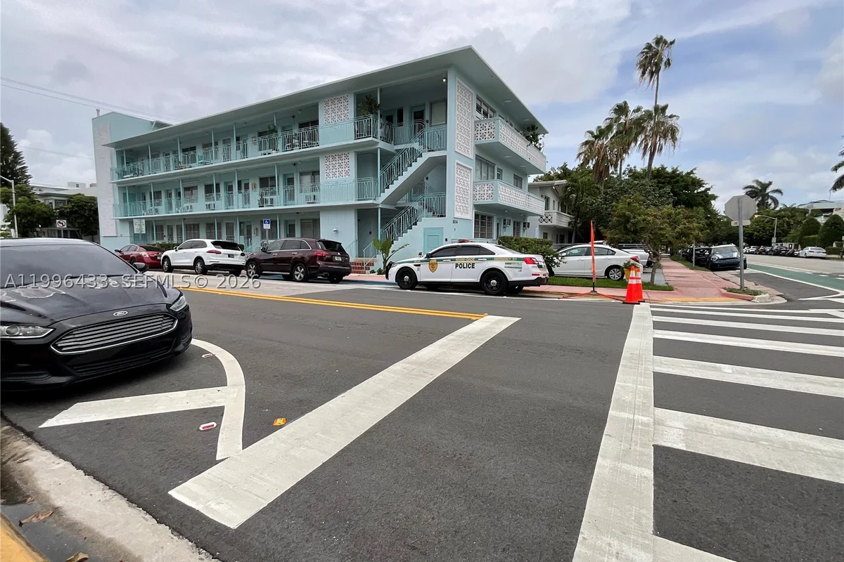 1004 Pennsylvania Ave #15, Miami Beach: photo 1 of 25