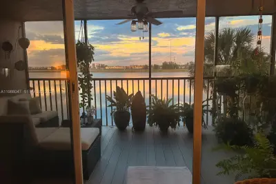 605 Ives Dairy Rd #205-7, Miami: photo 1 of 62