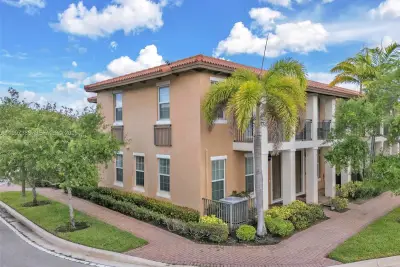 1148 SW 147th Ave, Pembroke Pines: photo 1 of 39