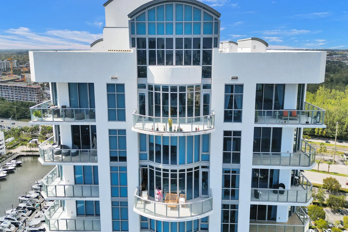 17301 Biscayne Blvd, North Miami Beach: photo 1 of 64