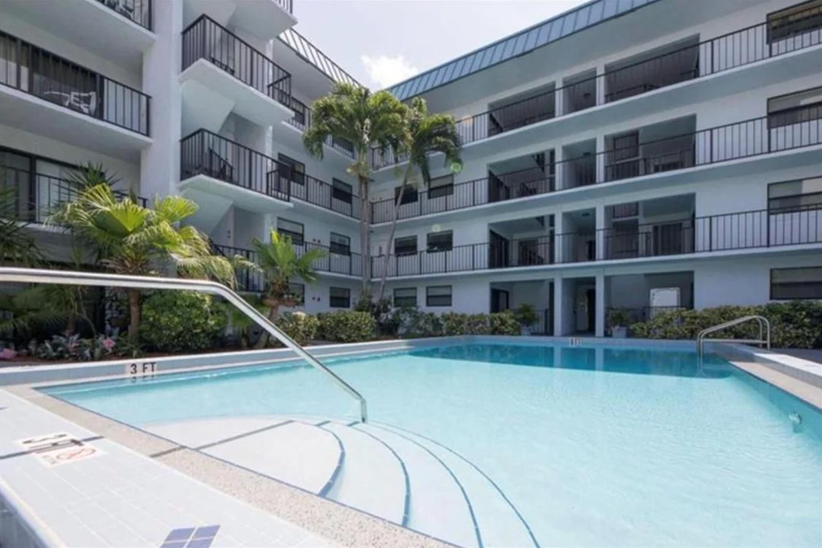 1975 SE 3rd St #403, Deerfield Beach: photo 1 of 37