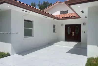 19740 W Saint Andrews Dr, Hialeah: photo 1 of 40