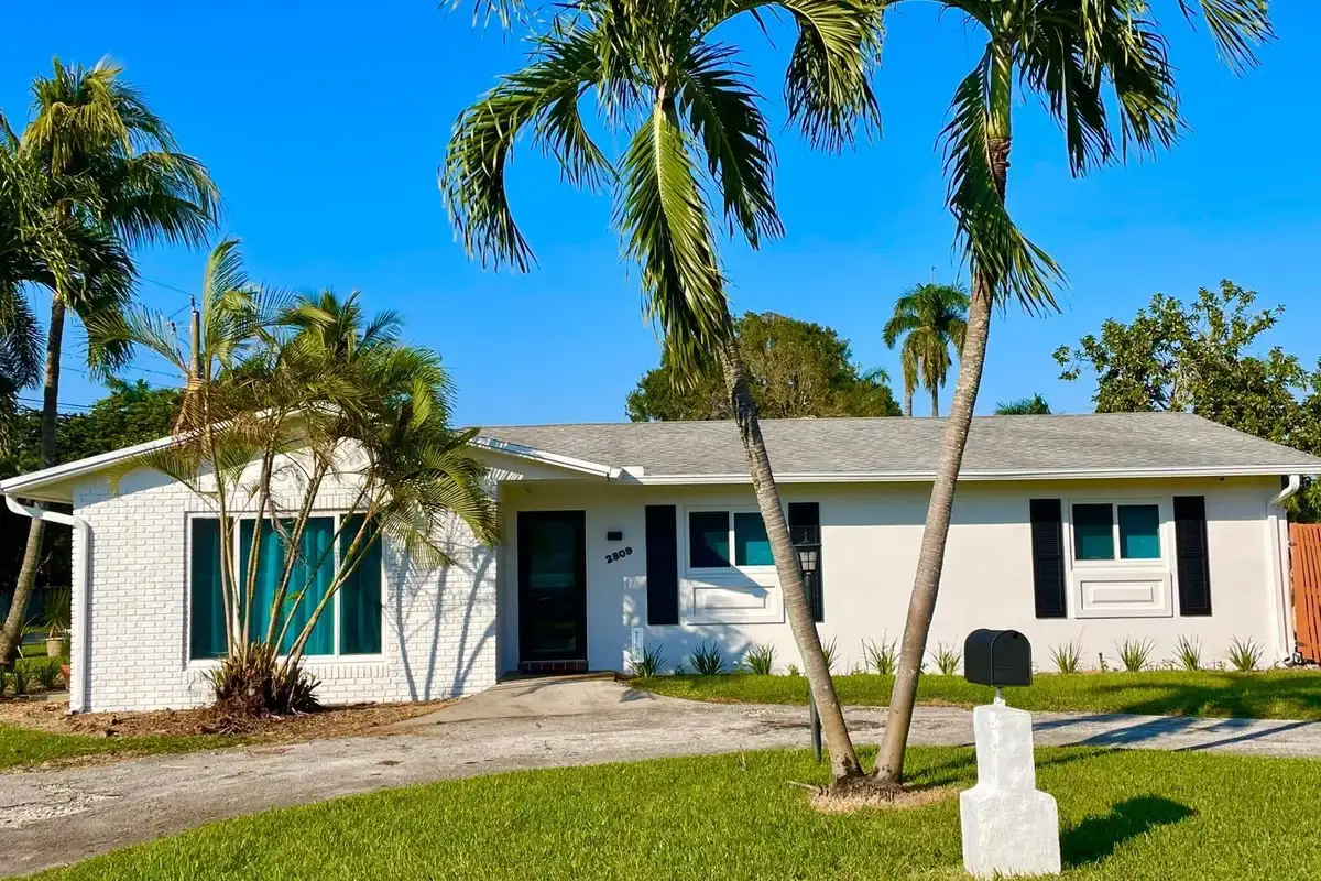 2809 SW 46th St, Dania Beach: photo 1 of 39